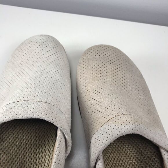 b. ø. c. Slip on Clogs - Picture 5 of 8